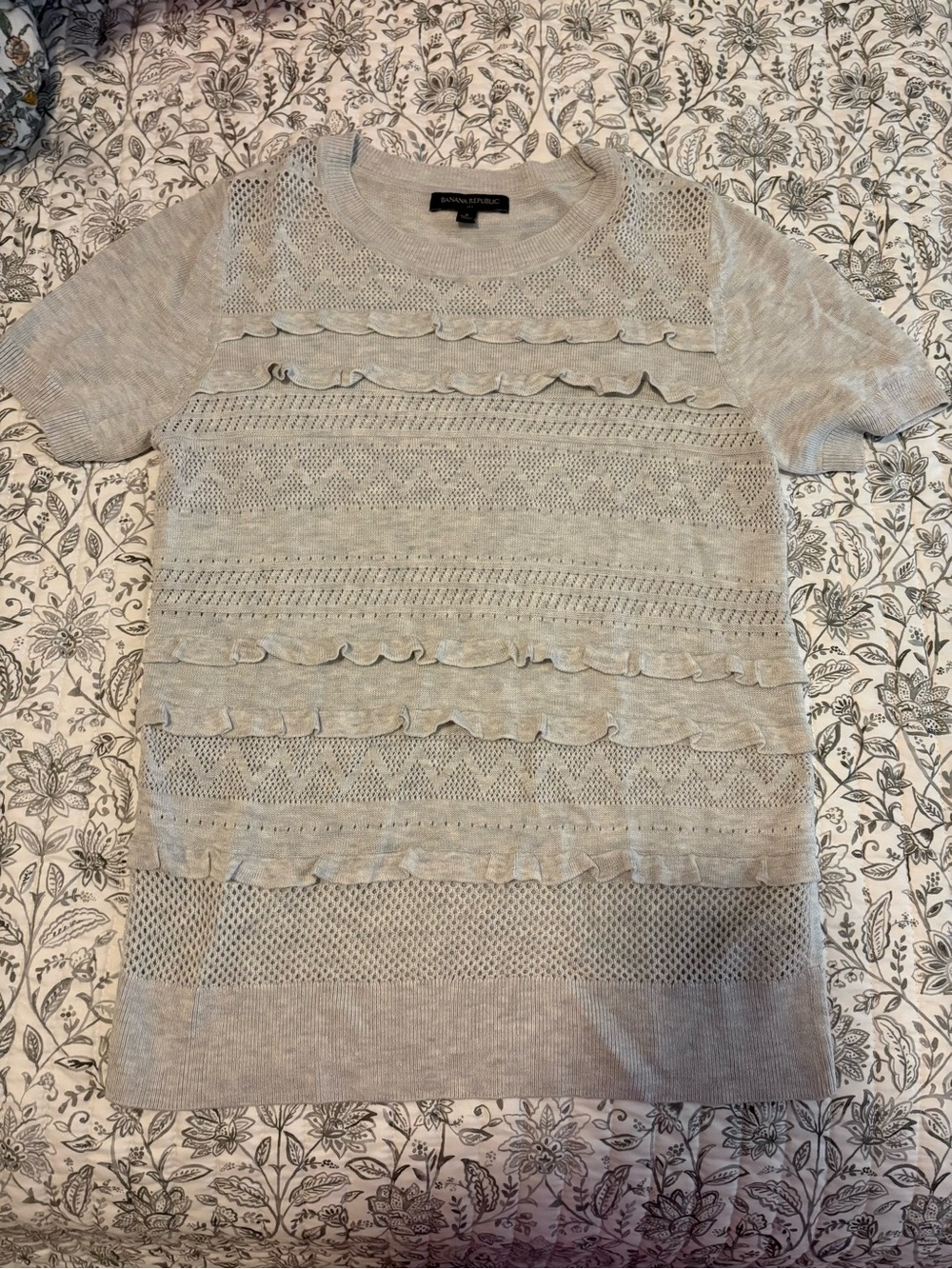 Banana Republic Light Gray Openwork Short-Sleeve Knit Top